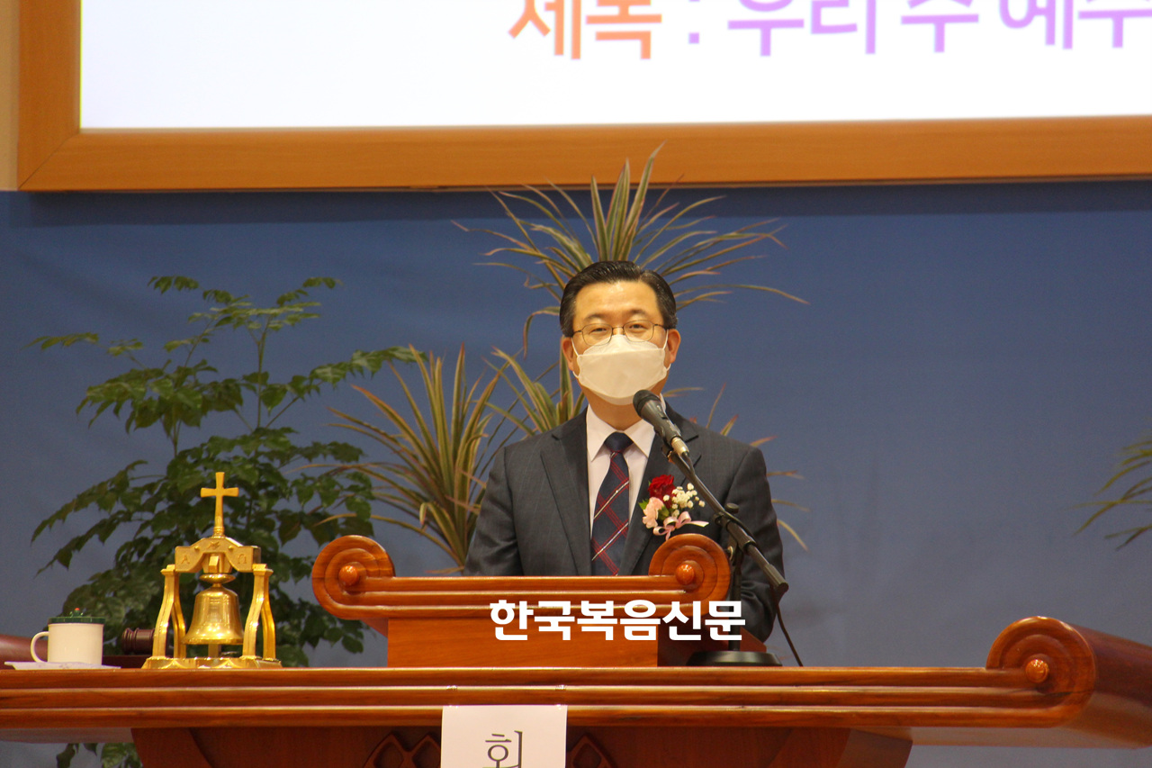 독천교회 김성환 목사가 설교하고 있다. 2021. 3. 12 © 한국복음신문