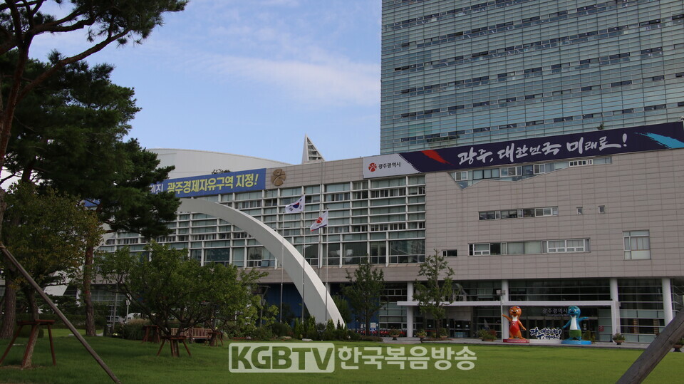       광주광역시는 10월19일부터 코로나19 예방접종을 시작한다고 밝혔다. 한국복음방송