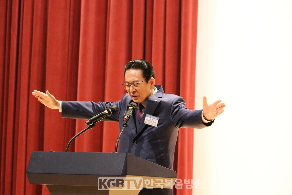 광주기독교교단협의회가 주최한  2024신년하례회에서  광교협 고문 맹연환목사가 축도했다.